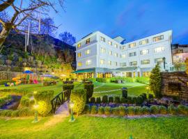 The Rock Manali Centrally Heated Property – hotel w mieście Manāli