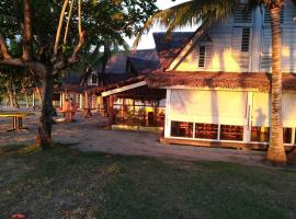 Enjoy you wonderful 1 bedroom right on the beach of Nosy be, hotel a Hell-Ville