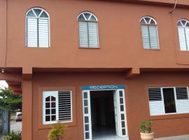 PLATINUM HOTEL, Hotel in Comfort Village