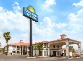 Days Inn & Suites by Wyndham Braunig Lake