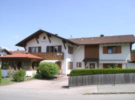 Gästehaus Elisabeth, Cama e café (B&B) em Schwangau