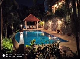 Baiyok Villa seaview and edge pool, luxury hotel in Patong Beach