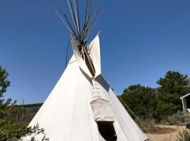 Tipi: Monticello şehrinde bir çadırlı kamp alanı