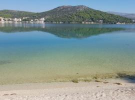 Apartments Sea Star Ivana, Hotel in Marina