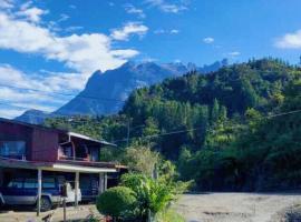Kinabalu Valley Guesthouse, rum i privatbostad i Kundasang