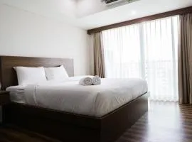 City View Studio Apartment at Tamansari La Grande By Travelio