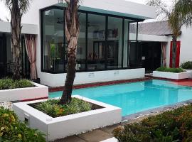 21 Kingfisher Guesthouse, hotel in Johannesburg