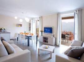 SALA COMACINA APARTMENT NO 4-SLEEPS 10 by Italian Apartments, hotel in Sala Comacina