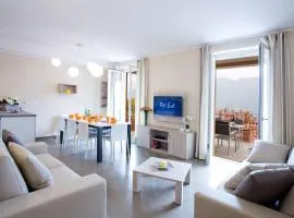 SALA COMACINA APARTMENT NO 4-SLEEPS 10 by Italian Apartments