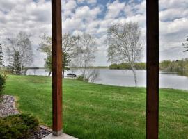 Unit 411B 1Bd 1Ba Efficiency Condo Condo、Birchwoodのホテル