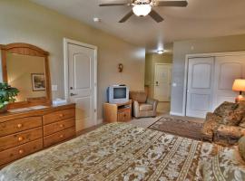 Unit 411B 1Bd 1Ba Efficiency Condo Condo, hotel in Birchwood