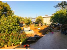 בית הכרם, hotel v destinaci H̱azon