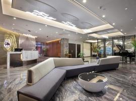 Wing Hotel Guilin - Central Square – hotel w mieście Guilin