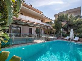 Exceptional Villa in Voula near the sea, khách sạn ở Athens