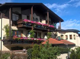 Dietrichsteinerhof Apartments & Rooms, hotel en Faak am See