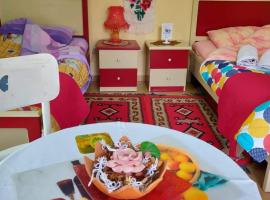 Private room historic center Elbasan, hotel v destinaci Elbasan