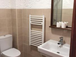 casa de las Viñas 1 y 2, hotel em Navaluenga