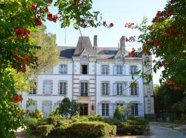 Château des Bretonnières sur vie - Maison d'hôtes, hotel sa parkingom u gradu Commequiers