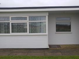 alicias chalets, cottage in Great Yarmouth