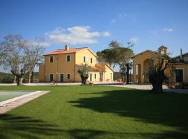 Agriturismo Toscanella: Montebello'da bir otel