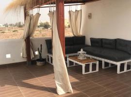 Villa avec piscine, hotel berdekatan Kelab Golf Djerba, Triffa