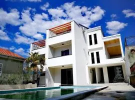 Apartments STAR with Pool