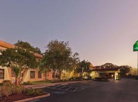 La Quinta Inn by Wyndham Austin Oltorf, hotel near Austin-Bergstrom International Airport - AUS, Austin