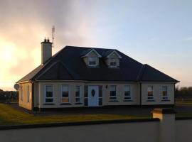 Warm and welcoming family home, hôtel à Ballinrobe près de : Raunaskerra Ringfort