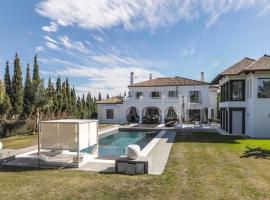 Villa Los Halcones Sotogrande Golf, hotel en San Roque