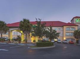 La Quinta Inn and Suites Fort Myers I-75, hotel in Fort Myers