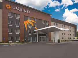 La Quinta by Wyndham Cleveland - Airport North, hotel cerca de Aeropuerto internacional de Cleveland Hopkins - CLE, 