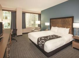 La Quinta Inn & Suites by Wyndham Chicago Downtown، فندق في شيكاغو