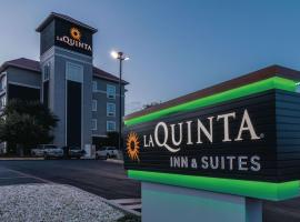 La Quinta by Wyndham San Antonio Northwest, hotel con estacionamiento en San Antonio