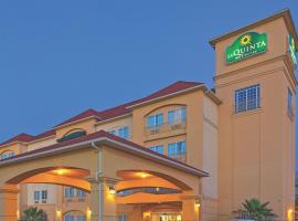 La Quinta by Wyndham Columbus TX โรงแรมที่มีสระว่ายน้ำในโคลัมบัส