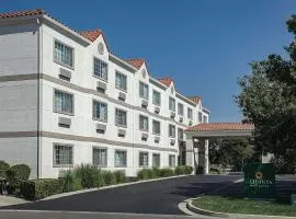 戴維斯拉金塔旅館&套房酒店