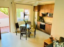 Kilkenny Cottages 2 bedroom unit, hotel perto de Parkview Golf Club, Joanesburgo