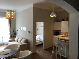 Főtér Apartmanház Szentendre, cheap hotel in Szentendre