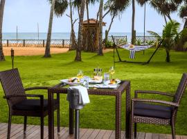 Royal Palms Beach Hotel, hotel in Kalutara