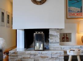 CENTRAL PENTHOUSE GREAT LAKE VIEW, hotel em St. Moritz