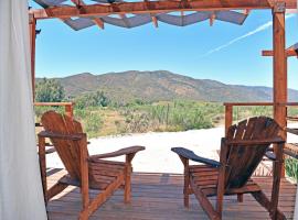Vides del Rio Suites, hotel with hot tubs in Valle de Guadalupe