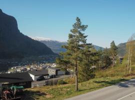 Stryn (10 min fra sentrum) stor og moderne leilighet، فندق في سترين