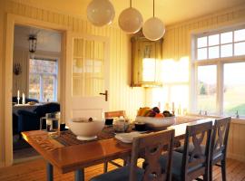Villa Lofoten - The Farmhouse, хотел в Kvalnes