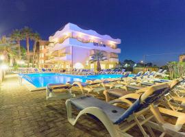 Hotel Rivadoro-Spiaggia ombrellone e lettini inclusi-Piscina-Parcheggio, hotel in Martinsicuro