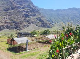 BEAUTIFUL COASTAL HOUSE ON A TRANQUIL ORGANIC FARM, feriebolig i Guinea