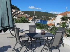 House Olivia, holiday home in Pučišća