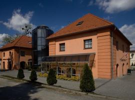 Zámecký Hotel Zlatý Orel, hotel a Hranice