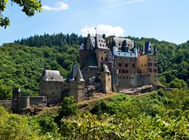 Ferienwohnung zur Burg Eltz, недорогой отель в городе Виршем