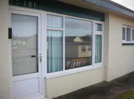 151 Perran Sands, hotel with pools in Perranporth