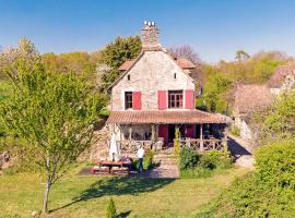 Dreamy Holiday Home in Clermont, hytte i Saint-Médard-dʼExcideuil