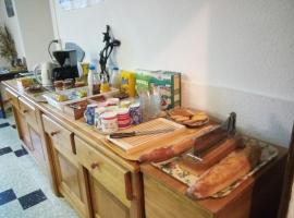 Maison familiale des Gueyniers, bed & breakfast σε Jausiers